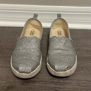 Toms silver slipons